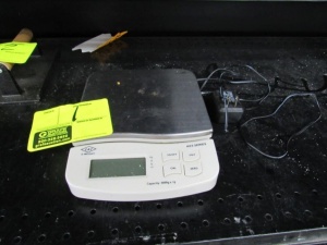 L&J 5000g digital scale