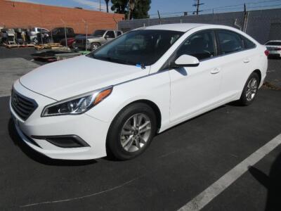 2016 WHITE HYUNDAI SONATA/SE, POWER WINDOWS, CLOTH INTERIOR, 4-CYLINDER, 57,147 MILES, VIN# 5NPE24AF8GH322635, LIC# 7RZK052, (LOCATION CHATSWORTH, CA)