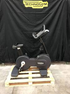 TECHNOGYM BIKE 700 P UNITY TREND DOM: 2016 MODEL: DAC33VTANNARA00U SN: DAC33V16000141