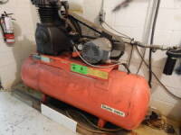 DEVILBISS TDP-5050 5HP TANK MOUNTED AIR COMPRESSOR S/N: 14905AA (CI)