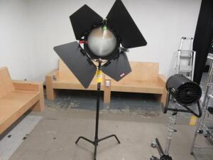 PROFOTO PROFESNER LARGE FRESNEL SPOT ATTACHMENT W/ AVENGER A2033FCBKIT C-STAND GRIP ARM KIT BLK 10.75'