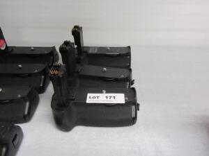 (3) NEEWER VERTICAL BATTERY GRIP (FOR MARK III)