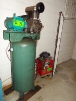 5HP TANK MOUNTED AIR COMPRESSOR S/N: N/A (CI)
