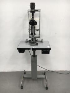 Haag-Streit Bern SL 900 Slit Lamp with 2 x 10x Eyepieces on Hydraulic Table (Powers Up with Good Bulb)