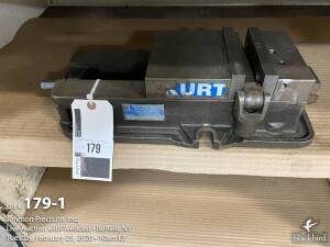 Kurt D675 6" machinist vise