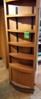 Pr&eacute;sentoir demi-cercle en bois avec 4 &eacute;tag&egrave;res r&eacute;glables