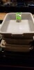(4) Bacs pour aliments en plastique empilables avec poignets
