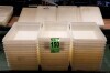 (38) Bacs en plastique avec couverts