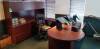 Ensemble de meubles de bureaux incluant chaise de bureaux multi-r&eacute;glable et poste de travail en U avec cr&eacute;dence