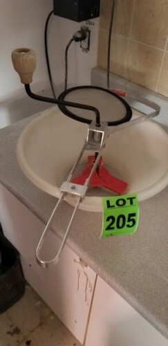 Ceramic scrubbing device