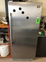 R&eacute;frig&eacute;rateur en acier inoxydable FRIGIDAIRE