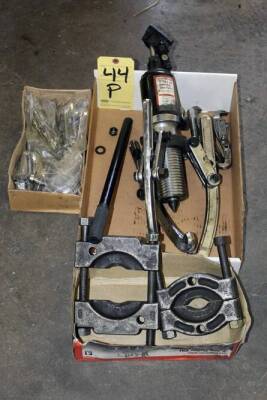 LOT CONSISTING OF: gear / bearing pullers, 12 T. hyd. mechanical pullers, assorted