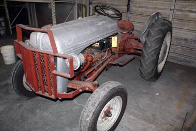 TRACTOR, 1952 FORD MDL. 8N, gas pwrd.