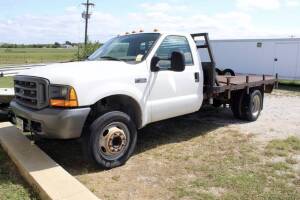 FLATBED TRUCK, 2000 FORD MDL. F450, manual trans., 91”W. x 12’L. diamond plate bed, 5th wheel ball, sgl. cab, Odo: 187,625 miles, TX License Plate No. CVS3581, VIN 1FDXF46F3YED05986
