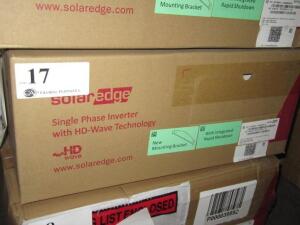 SOLAREDGE SE7600H-US000BNU4 SINGLE PHASE INVERTER 7.6KW HD WAVE 1PH GRID TIED ( NEW)