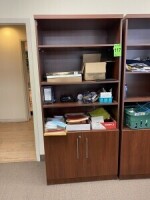 Biblioth&egrave;que &agrave; 4 &eacute;tag&egrave;res avec fond verrouillable