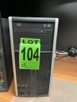 Ordinateur HP, &eacute;cran DELL, clavier et souris