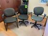 (3) des chaises de bureau assorties