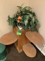 Fausse plante avec support en bois et 3 &eacute;tag&egrave;res