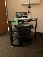 Stand A/V avec 4 &eacute;tag&egrave;res en verre + syst&egrave;me de commutation MTI Matrix MVP Series