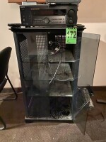 Armoire A/V &agrave; 4 niveaux avec &eacute;tag&egrave;res en verre