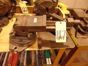 DOUBLE ANGLE MILLING VISE, YUASA 5"