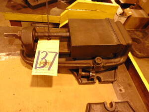 SWIVEL BASE MACHINE VISE, WILTON 6"