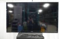 Sharp LCD LC-80LE642U 80". (Screen scratch / Still working). + Remote