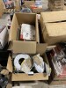 Lot de c&acirc;bles assortis, de supports, etc. - 2