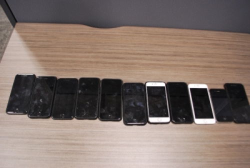 Lot (11) iPhone (Assorted Models)