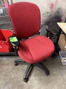 Staples Eco Easy red cloth chair