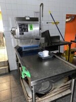 Complete dishwashing and rinsing station including s/s entry table and s/s sink