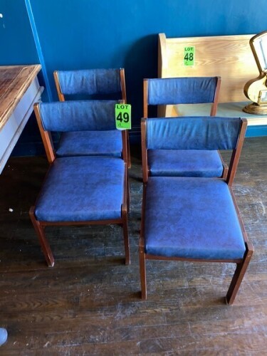 Set of 4 blue velvet chairs