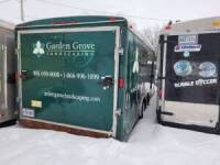 Remorque ferm&eacute;e 24' ATLAS AC8 avec 2 essieux et 2 portes, bien entretenue (2005)