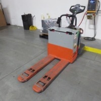Toyota 6000 lb. cap. electric pallet jack