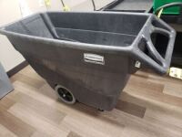 Rubbermaid Trash Bin