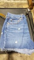 Levis Ribcage Women's Shorts 28 Waist (Pair)