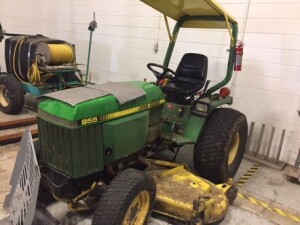 JOHN DEERE MODEL 955 COMPACT UTILITY TRACTOR