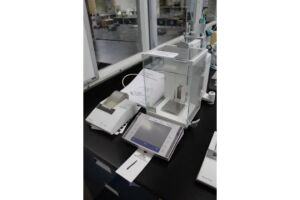 Mettler Toledo, Analytical Balance Scale, M# XP105DR, S/N 1126453188