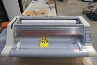 GBC HeatSeal Ultima 65-1 Laminator, Serial # SI 00925 G Plastifieuse, marque GBC, mod&egrave;le HeatSeal Ultima 65, # de s&eacute;rie SI 00925 G