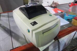 Zebra Label Printer, Model LP 2844-Z, Serial # 46A053700003 Imprimante etiquettes, marque Zebra, modèle LP 2844-Z, # de série 46A053700003