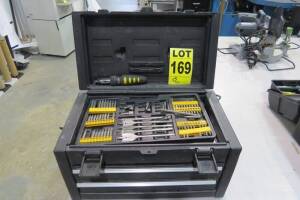 Tool chest including drills bits // Coffre de outils avec forets