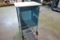 Steel cabinet on wheels // Armoire en acier sur roues