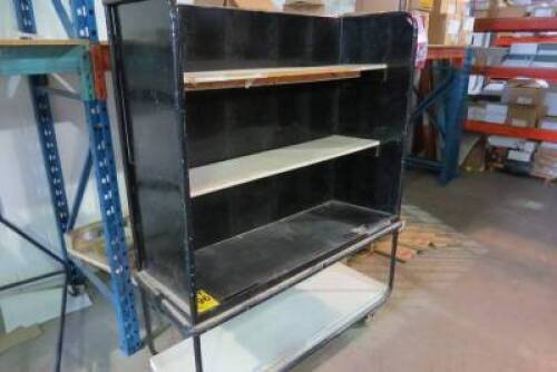 4-level steel cart on casters // Chariot en acier 4 niveaux sur roulettes