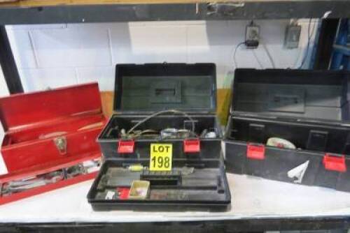 (3) Toolbox and contents (2 plastic, 1 steel) (3) Boite outils et contenu (2 en plastique, 1 en acier)