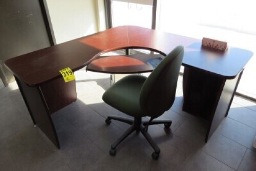 Desk & Chair // Chaise de bureau