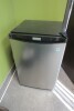 Danby Mini Fridge // Danby Mini R&eacute;frig&eacute;rateur - 3