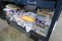 Lot Of Paper // Lot de papier