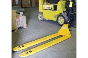 U-LINE H-2640 PALLET JACK, 3,300LB CAP., 6'L FORKS