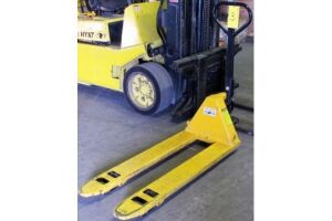 U-LINE H-1193 PALLET JACK, 5,500LB CAP., 4'L FORKS